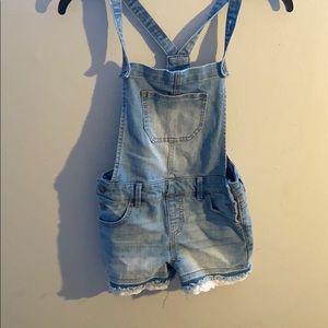 It is too small for me and I wanna give it away !